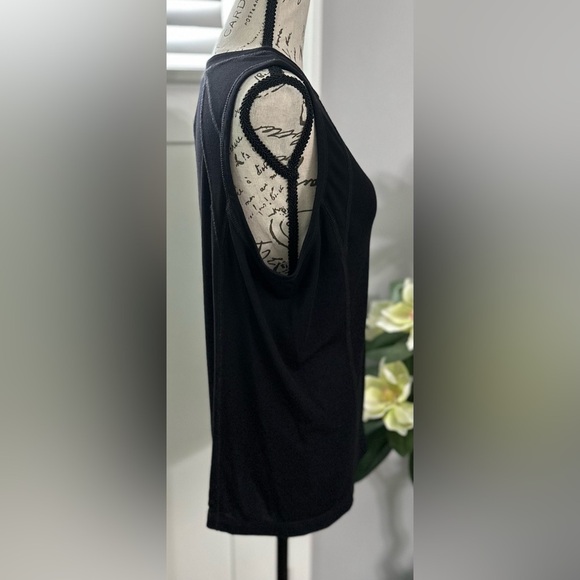 ✨ Zuda Black Tank Top – Size XL ✨ - Picture 3 of 11